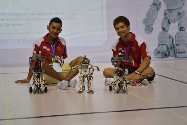 Frutos de la robótica panameña en China