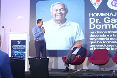Pionero de la coloproctología en Panamá recibe homenaje