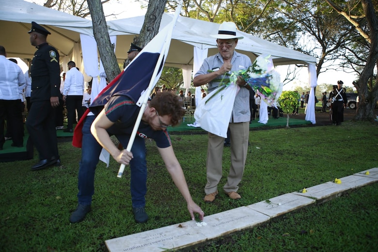 Panamá conmemora la invasión en medio de reclamos de familiares de las víctimas