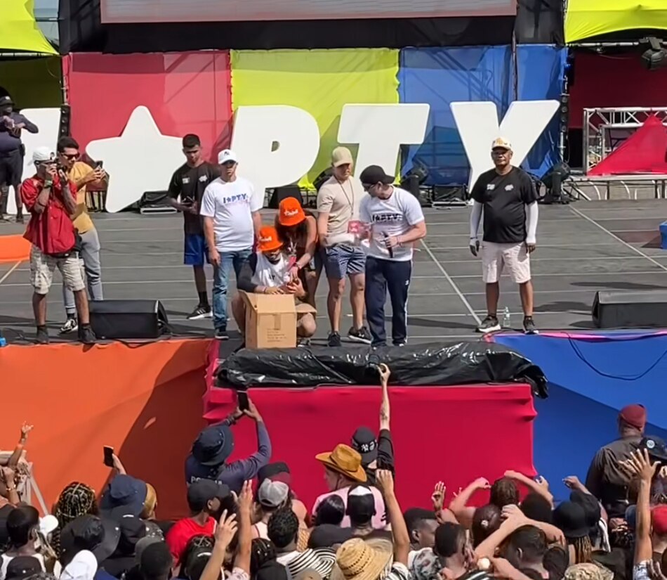 Domingo de carnaval: miles asisten a los culecos de la cinta costera y el alcalde Mirzachi regala souvenirs