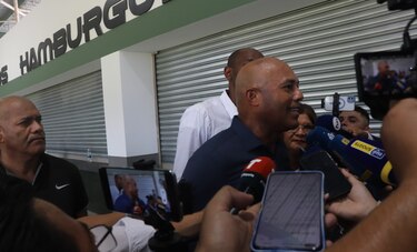 Mariano Rivera celebra la apertura del nuevo estadio que lleva su nombre