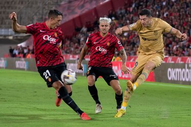 El Barça duerme líder con un gol de Lewandowski