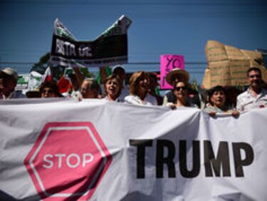Miles de mexicanos protestan contra Trump al grito de 'Vibra México'