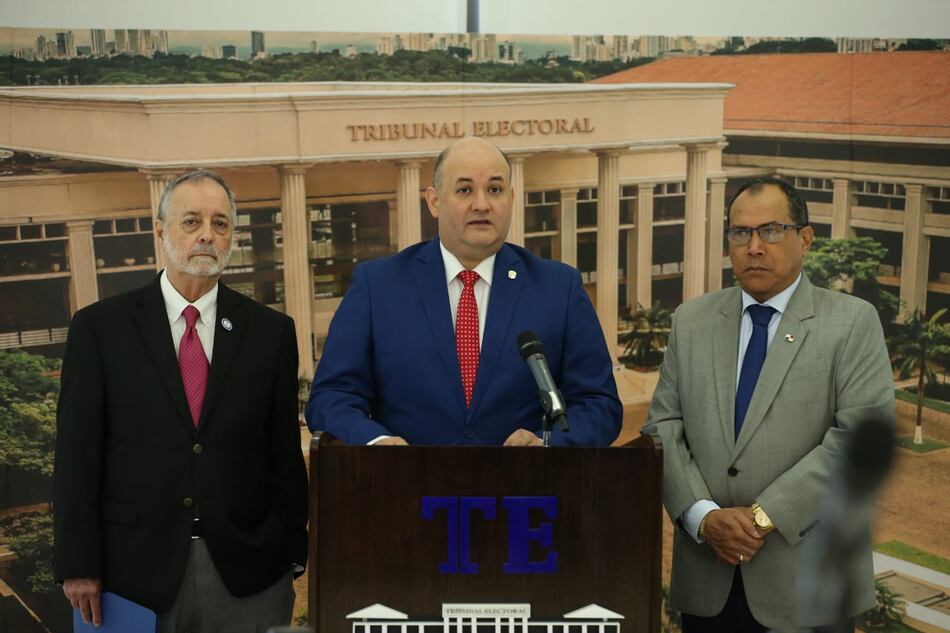 Arrocha consulta al TE si RM y Alianza pidieron la candidatura de Mulino