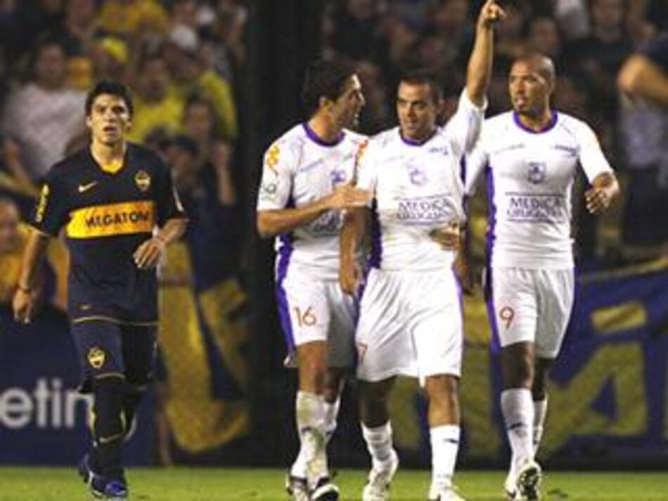 Defensor Sporting deja fuera de carrera a Boca