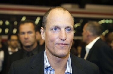Woody Harrelson se luce como un policía duro y corrupto en ‘Rampart’