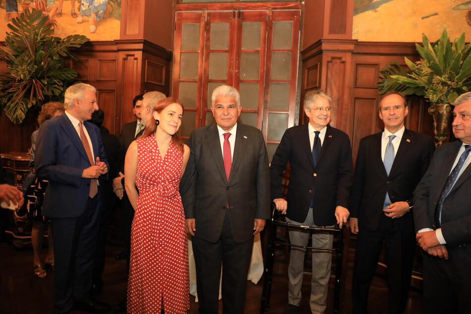 Encuentro en Panamá reúne a Mulino, expresidentes latinoamericanos y a la hija de María Corina Machado