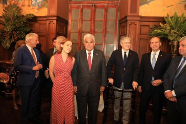 Encuentro en Panamá reúne a Mulino, expresidentes latinoamericanos y a la hija de María Corina Machado