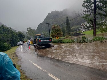 Reabren paso por carretera de Cerro Punta tras fuertes lluvias en Chiriquí