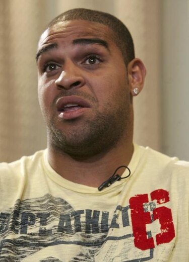 Joven baleada en vehículo de Adriano se retracta