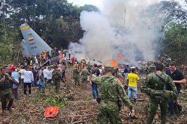 Confirman al menos ocho muertos y 83 heridos en accidente de avión militar en Colombia