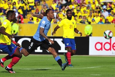 Ecuador derrota a Uruguay y sigue líder