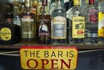 Prueban fármaco contra alcoholismo en bar ficticio