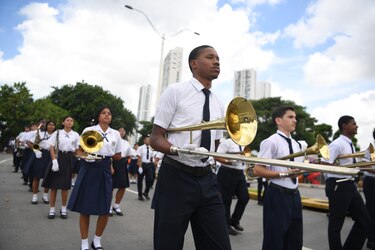 Con un colorido desfile se celebran los 505 años de la ciudad de Panamá