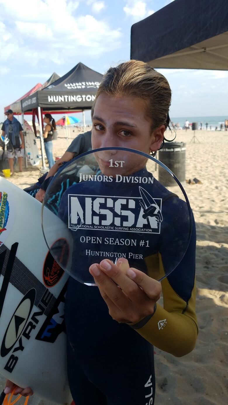 Surfista panameño Tao Rodríguez gana competencia en Estados Unidos