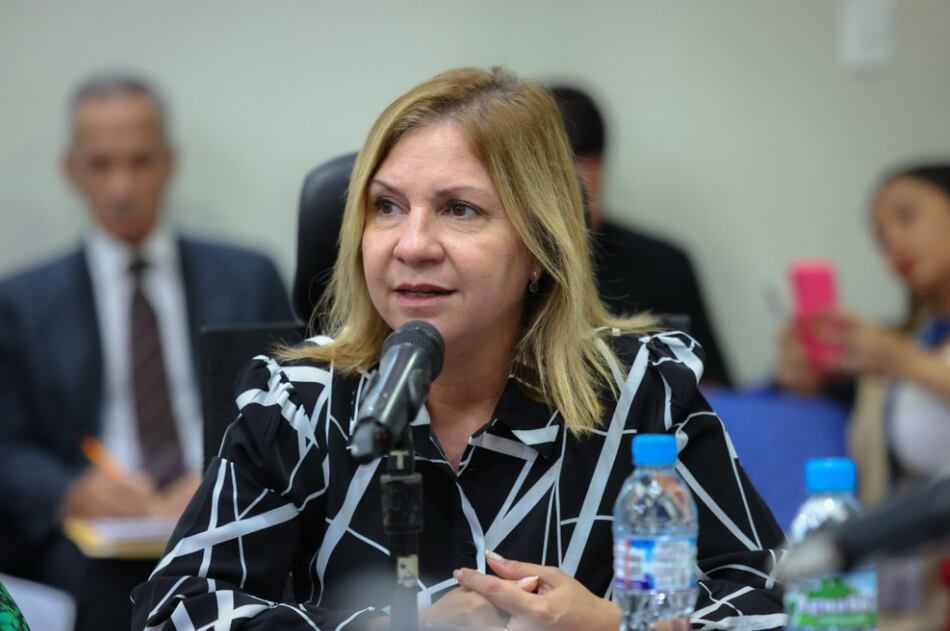 Ministra Montalvo defiende millonario contrato con empresa vinculada a red de espionaje Pegasus