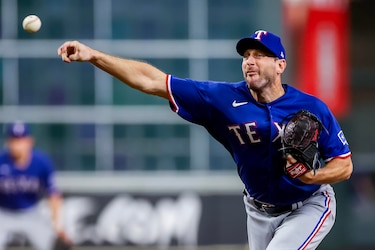 La experiencia de Scherzer pone a prueba el talento del novato Pfaadt en la Serie Mundial
