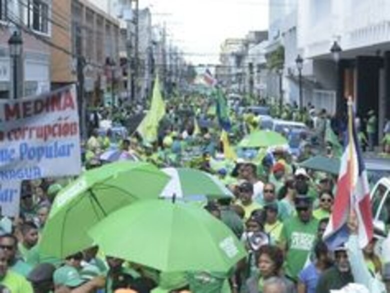 Miles de personas marchan en República Dominicana contra Odebrecht