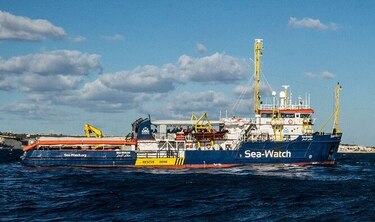 Detienen a capitana del navío humanitario Sea Watch al llegar a Lampedusa