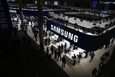 Jueza reduce en $450 millones multa a Samsung en juicio contra Apple