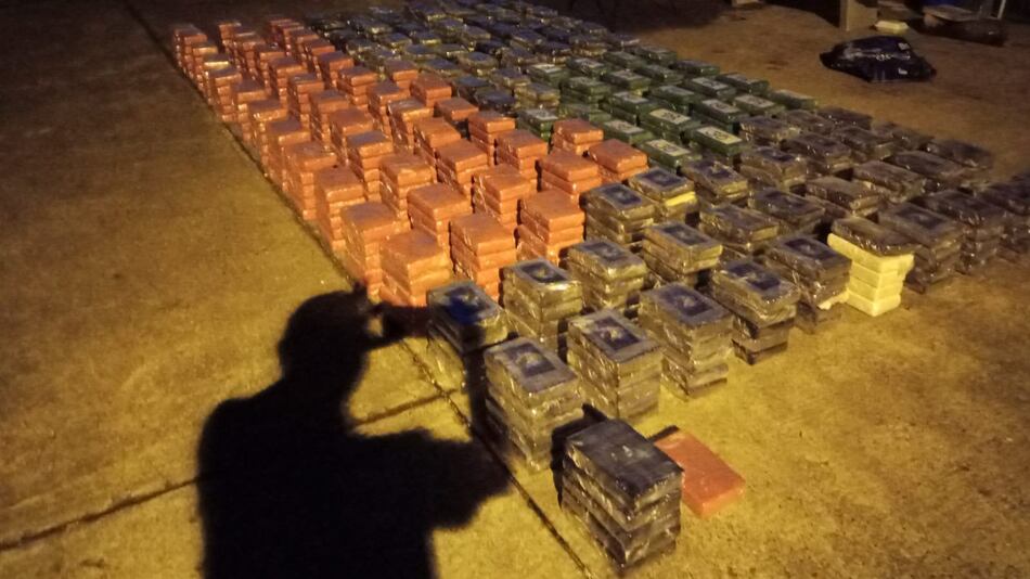 Decomisan 739 paquetes de droga que estaban ocultos en un velero en Isla Grande, Colón