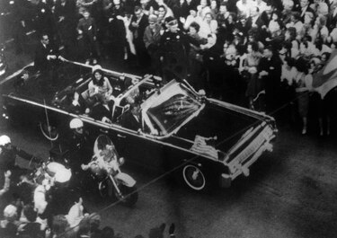 Detalles enigmáticos, pero no explosivos en archivos sobre asesinato de Kennedy