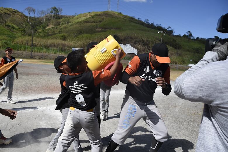 Los Santos se proclamó rey del béisbol infantil