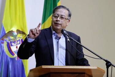 Petro le pide al equipo que negocia con ELN que consiga un cese al fuego