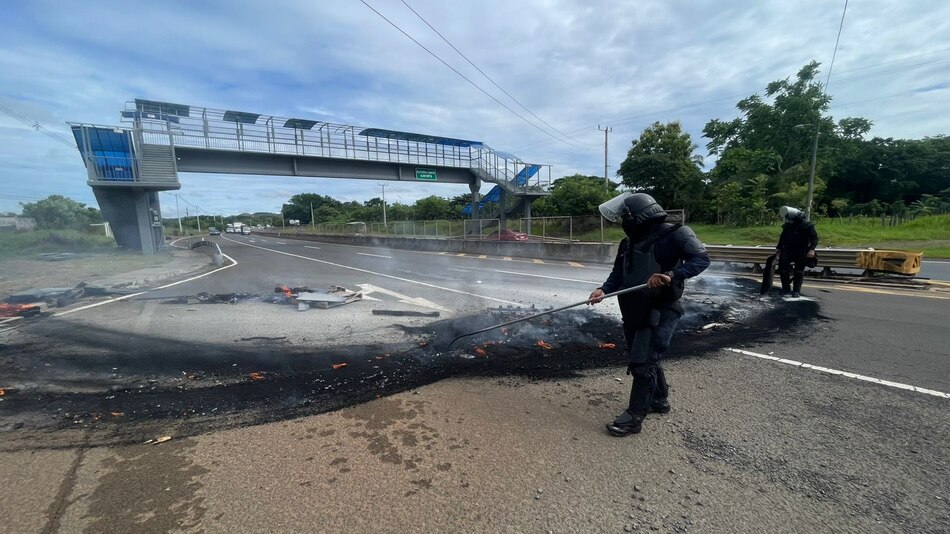 Policía aprehende a 13 personas en Veraguas por bloquear la vía Panamericana