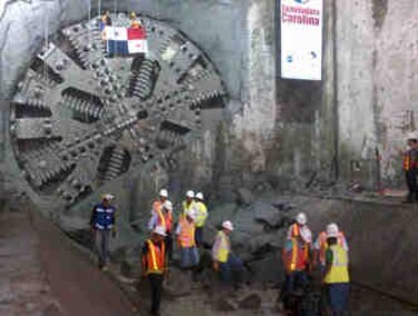 Martinelli: Antes de la Navidad de 2013 los panameños usarán el Metro