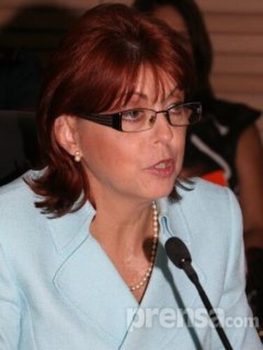 Méndez culpa a Pasaportes de introducir error en 60 mil documentos