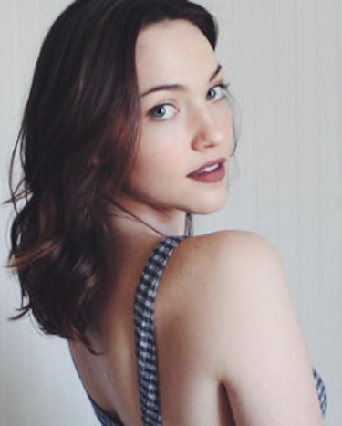 Violett Beane de The Flash, entre héroes y villanos