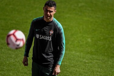 Cristiano Ronaldo es multado con 22 mil dólares por gesto obsceno