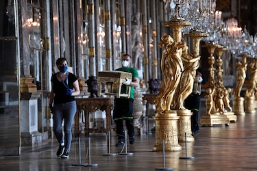 El palacio de Versalles reabre al público, pero sin turistas extranjeros