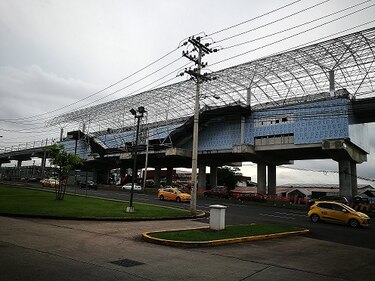 Cierre de la avenida Domingo Díaz por montaje de pasarela en la estación Don Bosco