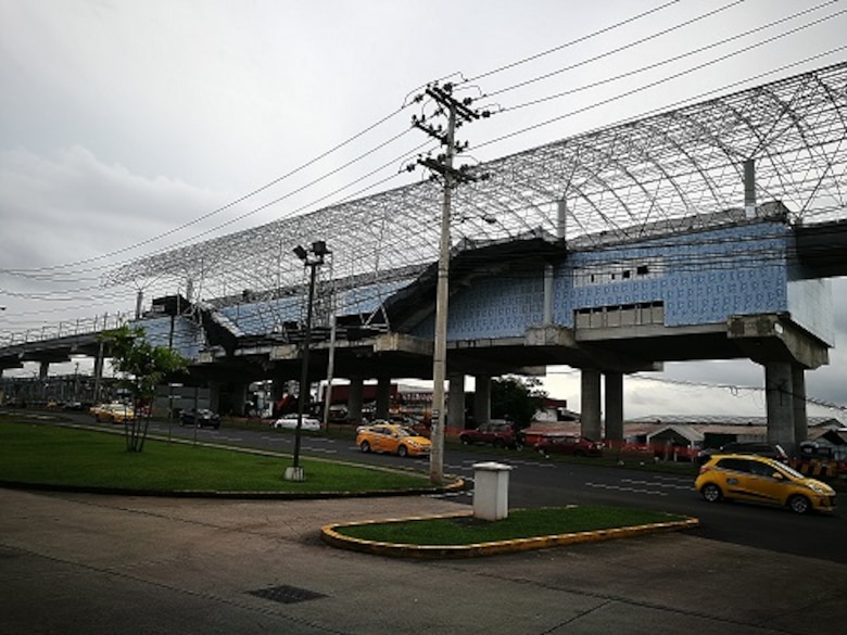 Cierre de la avenida Domingo Díaz por montaje de pasarela en la estación Don Bosco