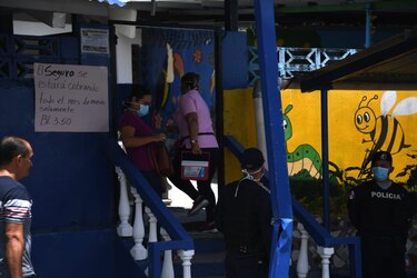 Aplican pruebas de coronavirus a 166 docentes del Beckmann