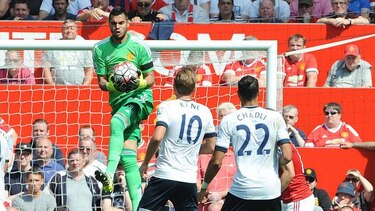 Manchester United inicia el año con victoria