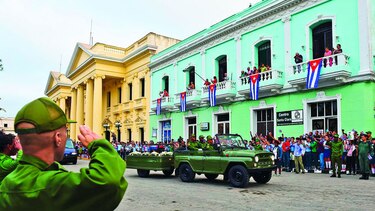Castro y el Che se encuentran en viaje póstumo