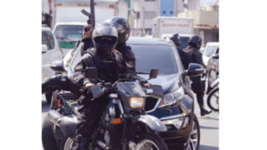 Mantienen arresto a taxista ligado a robo en joyería