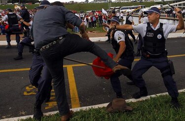 Protestan contra proyecto de ley laboral se tornaron violentas