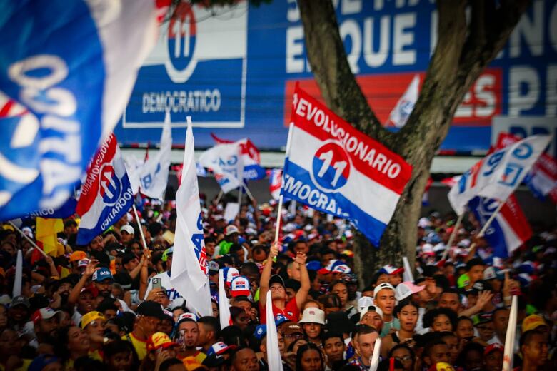 El balance de los cierres de campaña: discursos, música, hoteles y plazas públicas