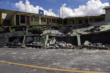 Declaran alerta roja en zona afectada por terremoto en Guatemala