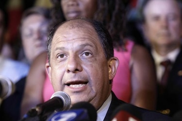 Presidente de Costa Rica viajará la próxima semana a Panamá