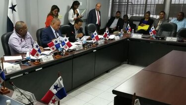 Eyda Varela de Chinchilla presenta su renuncia al MEF