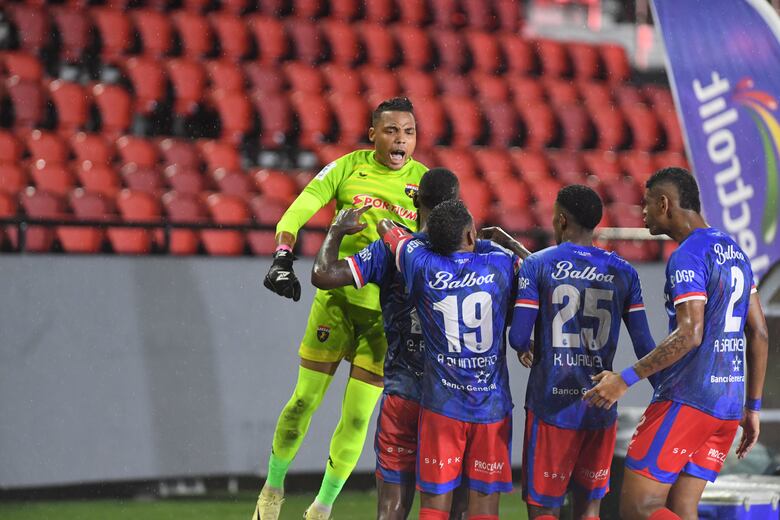 Plaza Amador pega primero y da un paso a la final de la LPF