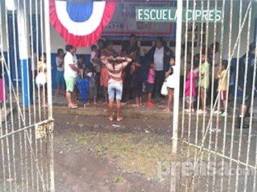 Afectados por inundaciones no quieren abandonar sus propiedades