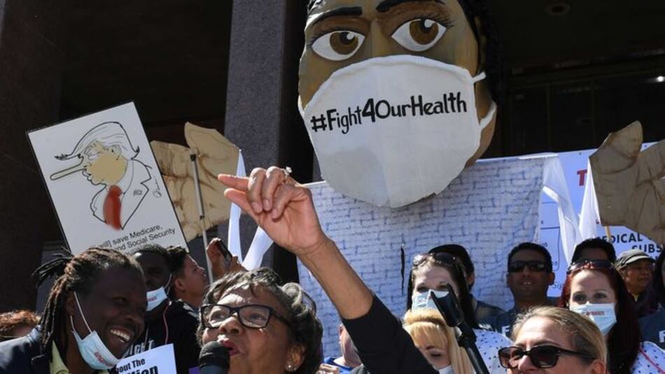 Trump amenaza con dejar el Obamacare si no hay votación