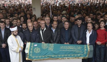 Miles de personas se manifiestan contra Erdogan tras atentado de Ankara