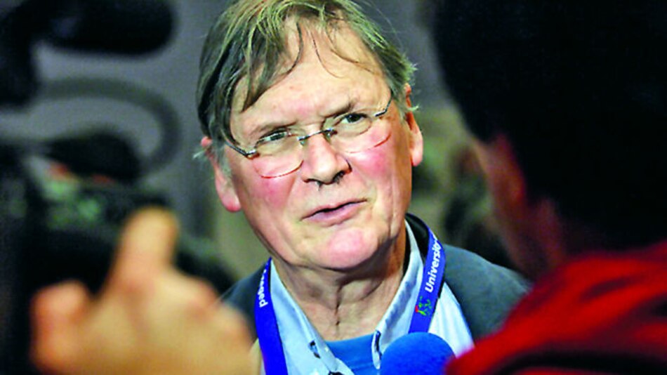 Nobel dimite tras acusación